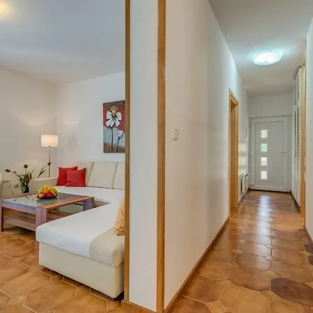 Tamar Apartment *